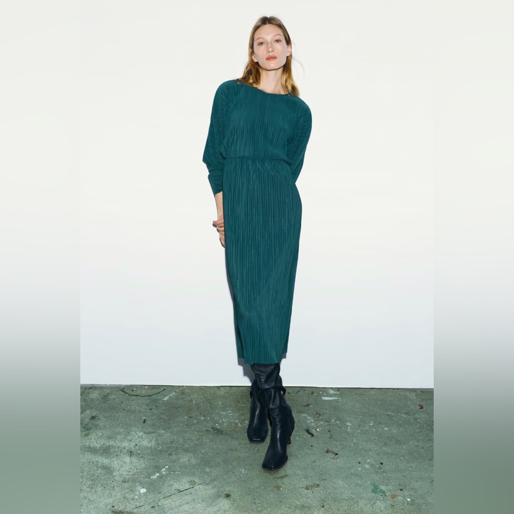 NWOT! ZARA Pleated Plisse Midi Dress - Emerald/Hunter Green, M - Picture 1 of 7
